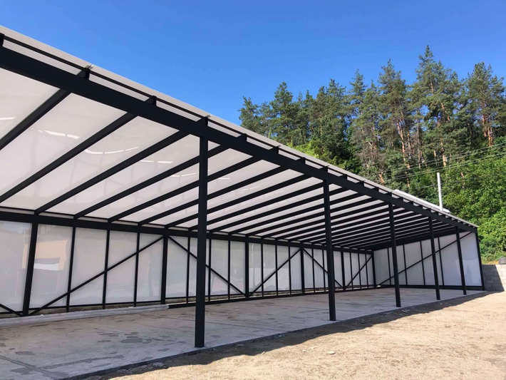 навіс над автомобілем з полікарбонату