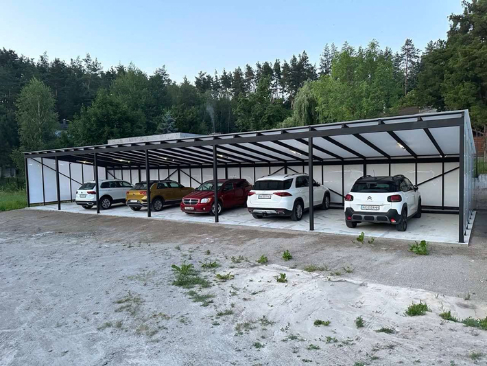 навіс над автостоянкою