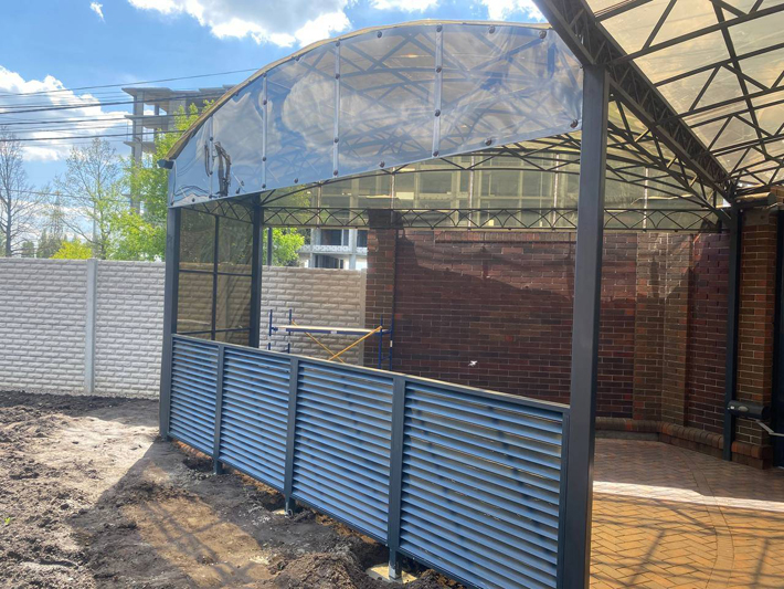 козирок над автомобілем