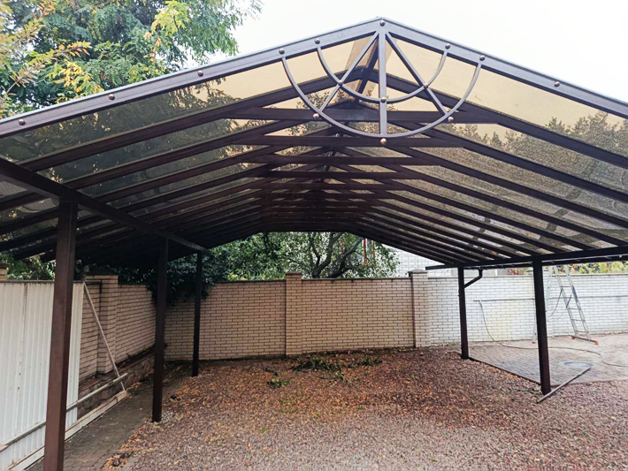 накриття над автомобілем